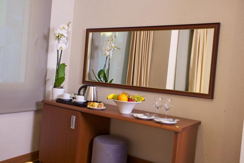 The Coach Hotel Istanbul Exterior photo